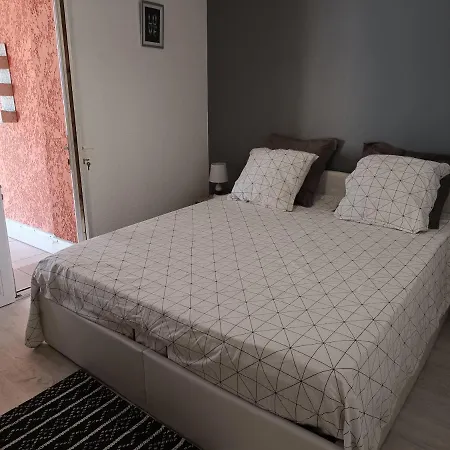 Apartamento A 50 Metres De La *