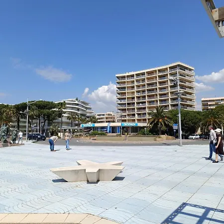 A 50 Metres De La * Fréjus