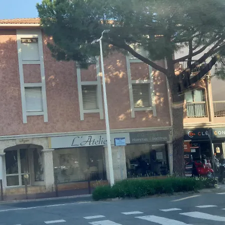 A 50 Metres De La