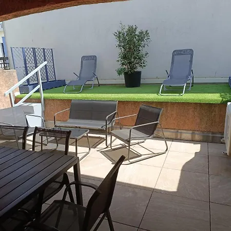 A 50 Metres De La Apartment *