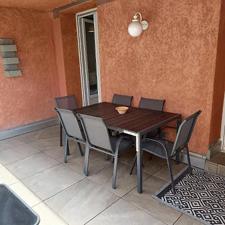 A 50 Metres De La Apartment