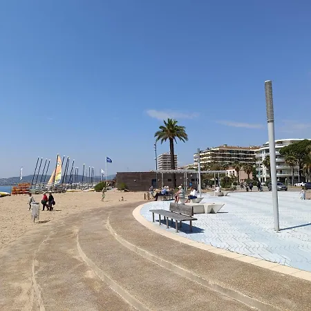 A 50 Metres De La Apartment *